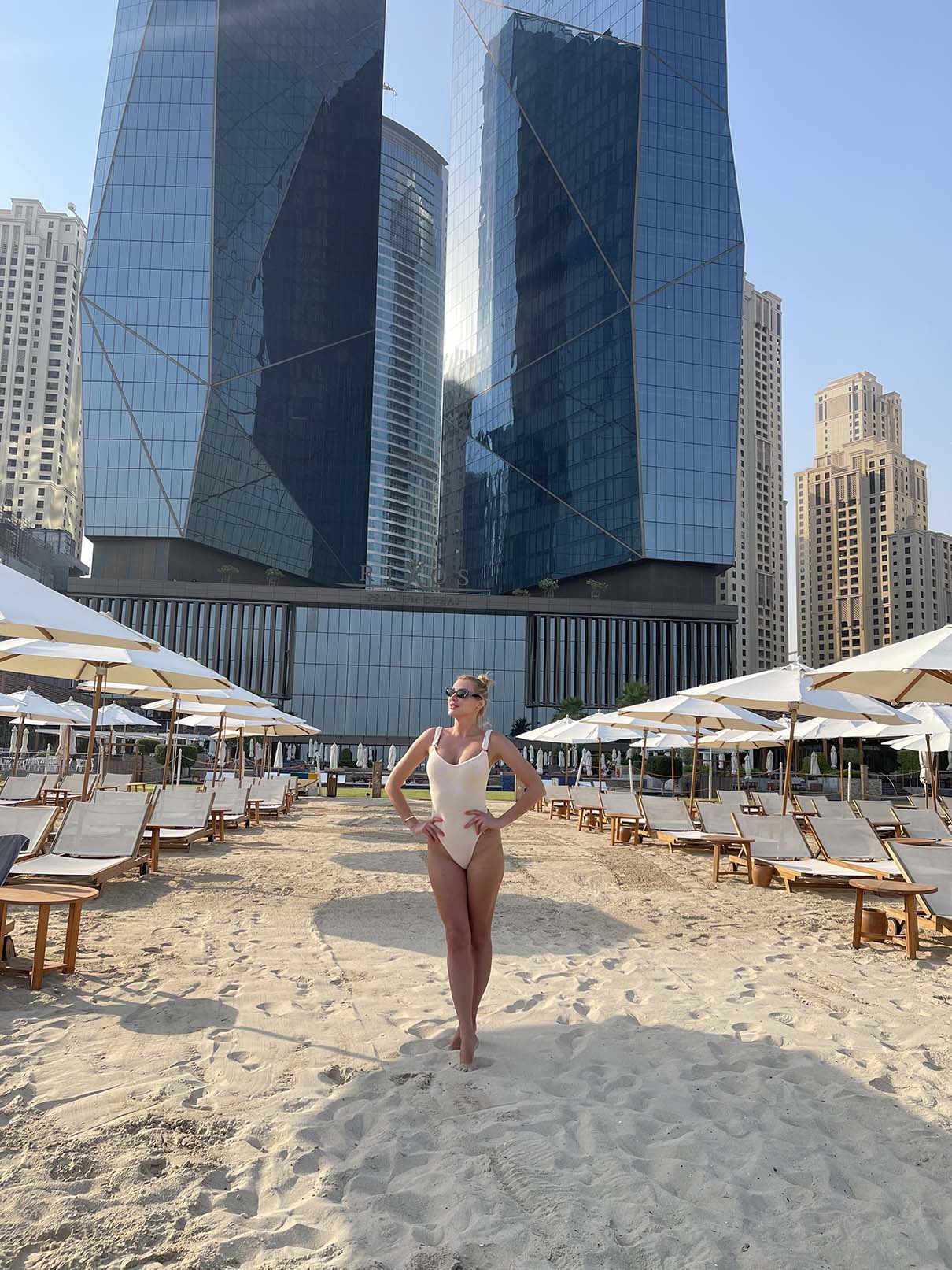 Українська модель блиснула витонченою фігурою на яхті в Дубаї